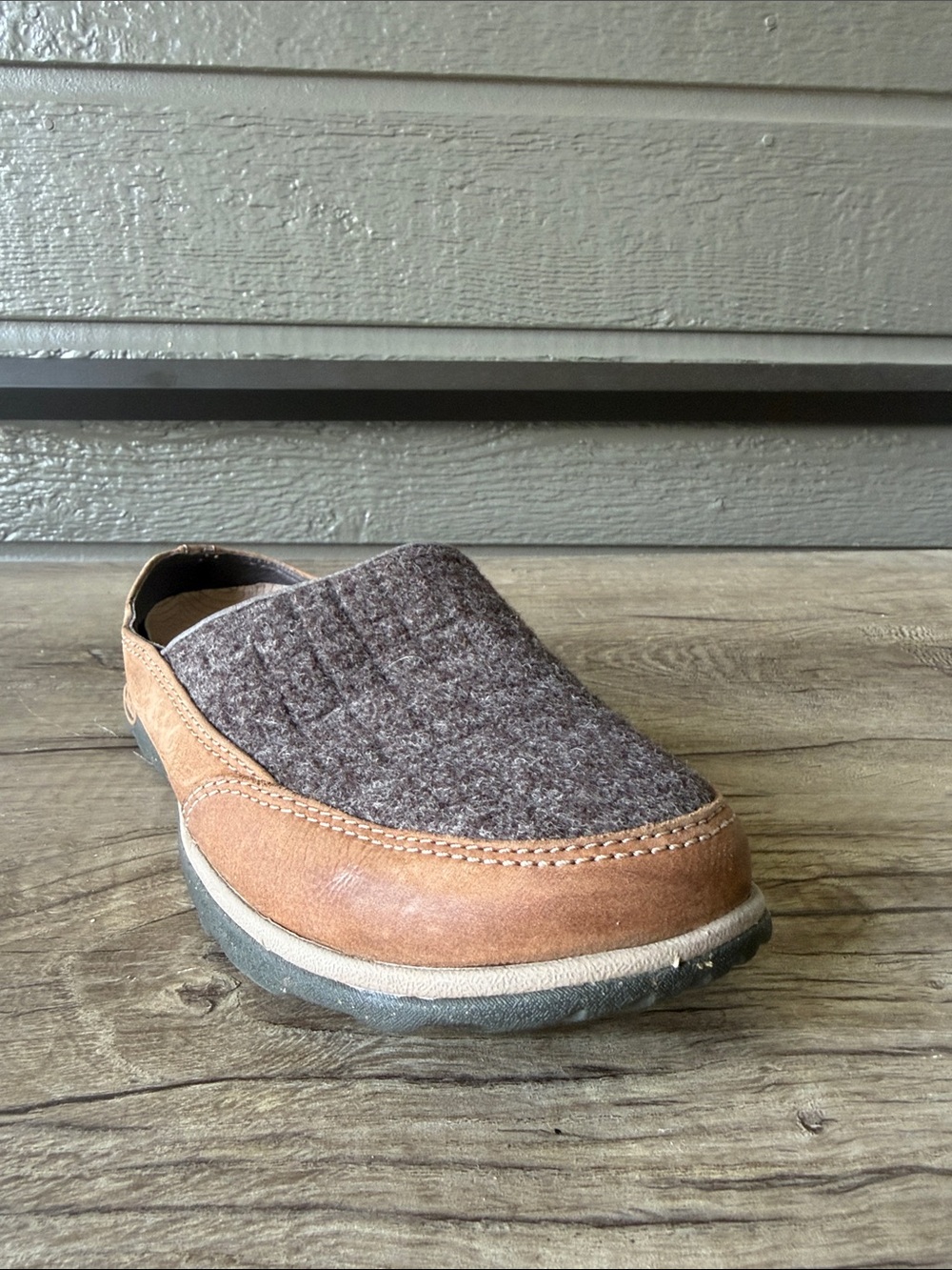 Chaco Women’s Brown Wool & Tan Leather Slip-On Slippers size 6